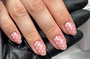 Lire la suite à propos de l’article La manucure russe : tout savoir sur cette technique pour des ongles impeccables